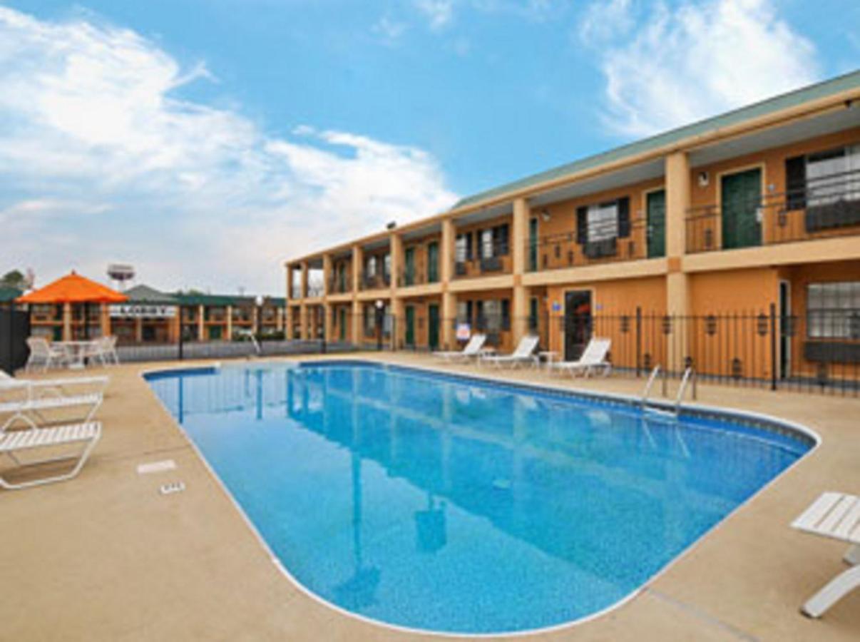 Travelodge By Wyndham Natchitoches Bagian luar foto