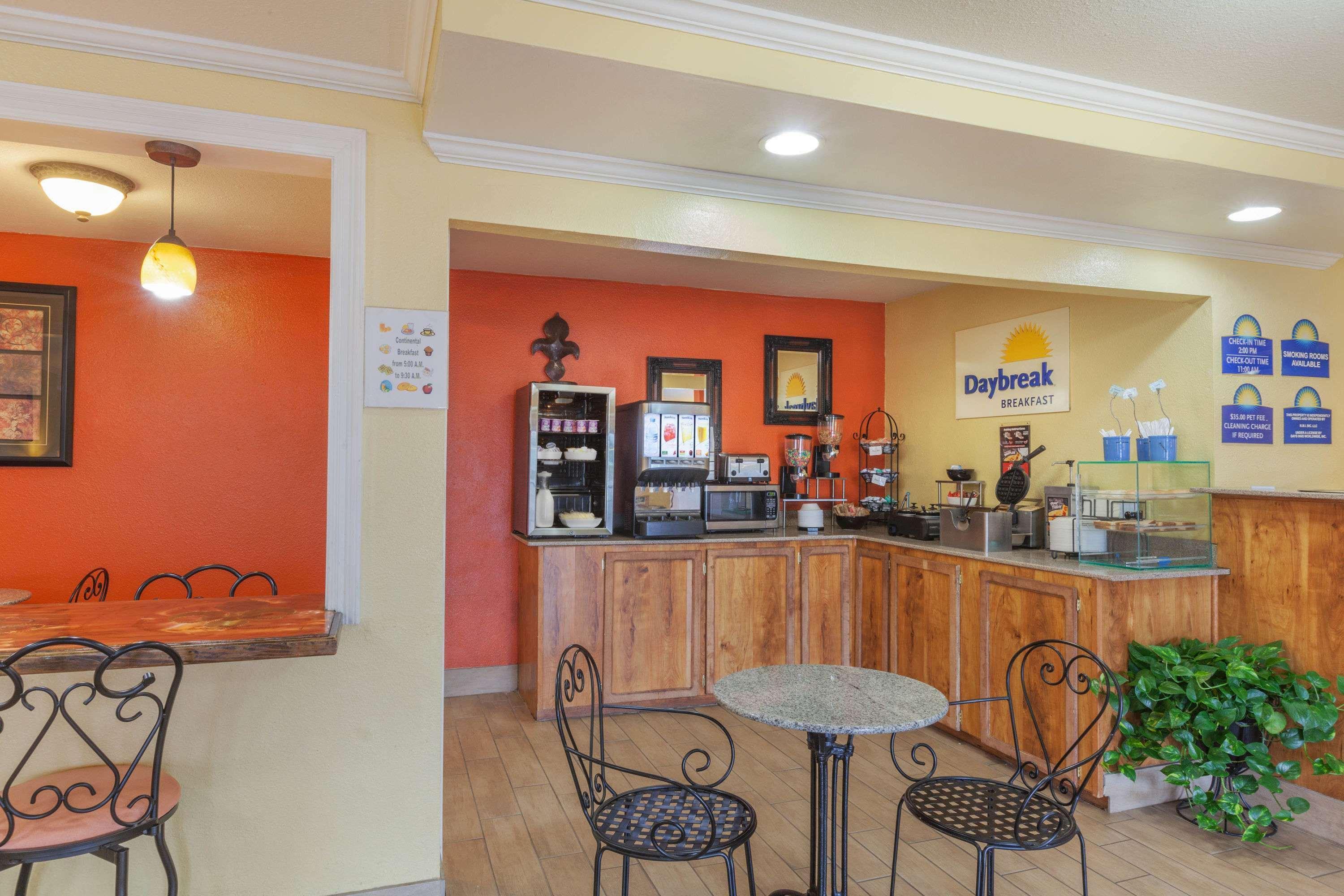 Travelodge By Wyndham Natchitoches Bagian luar foto