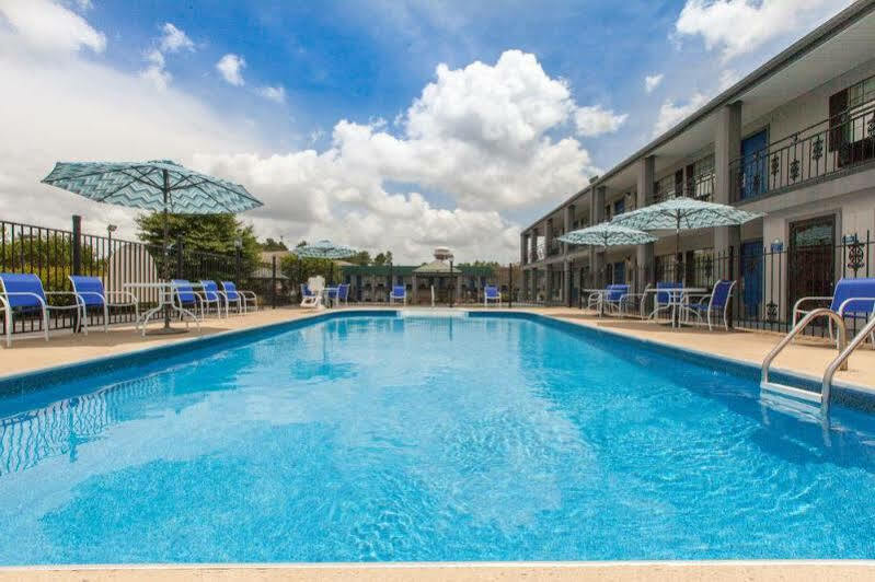 Travelodge By Wyndham Natchitoches Bagian luar foto